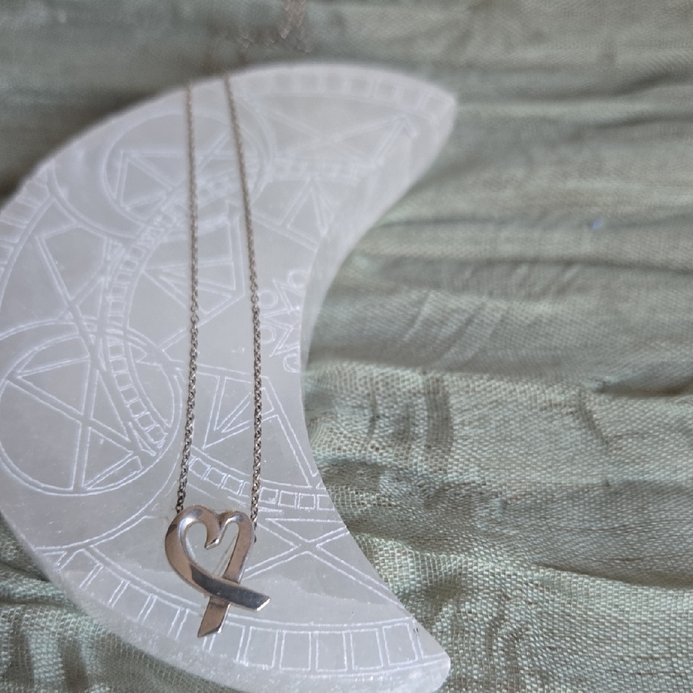 Tiffany & Co. 925 Silver Paloma Picasso "Loving  Heart" Necklace- Vintage 1980's
